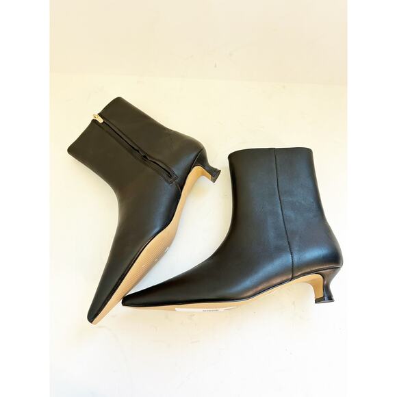 NWOB Ann Taylor Pointy Toe Leather Boot Curved Heel 9.5 - Picture 1 of 5